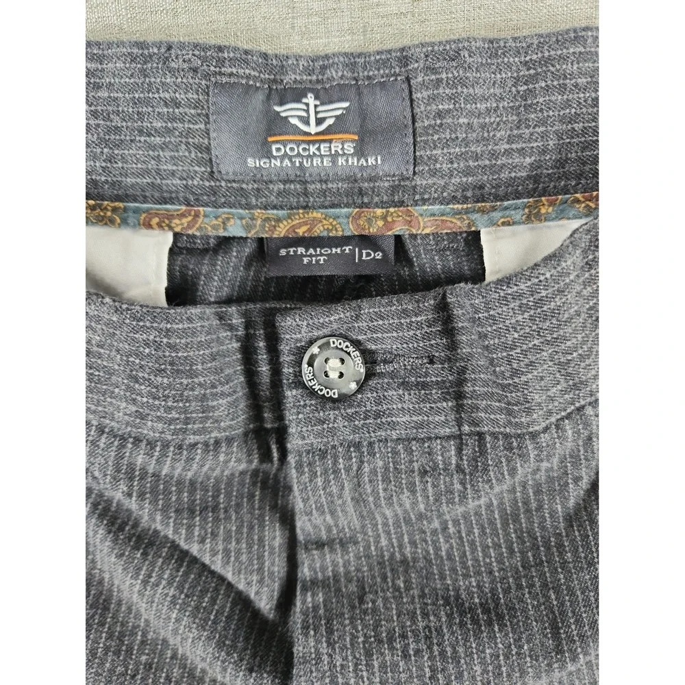 DOCKERS Men's D2 Signature Khaki Flat front Gray Striped Pants 36X28 Classic EUC